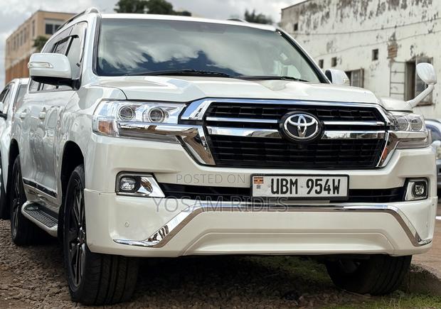 Toyota Land Cruiser 4.6 V8 ZX 2012 White