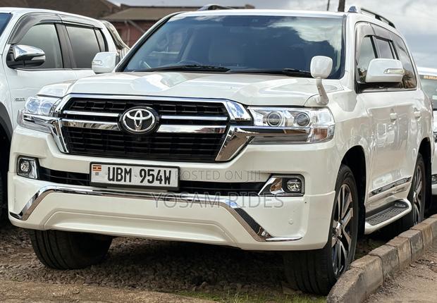 Toyota Land Cruiser 4.6 V8 ZX 2012 White