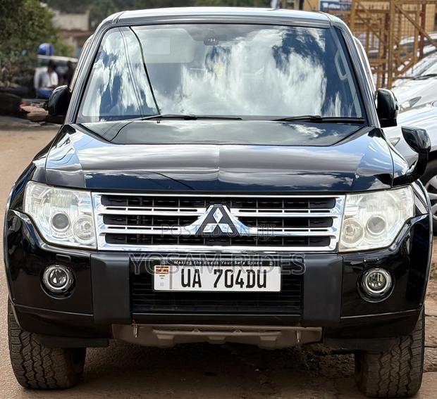 Mitsubishi Pajero 3.0 2011 Black