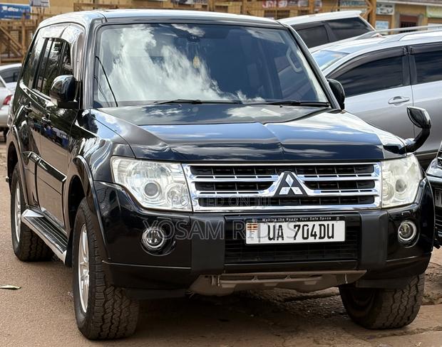 Mitsubishi Pajero 3.0 2011 Black