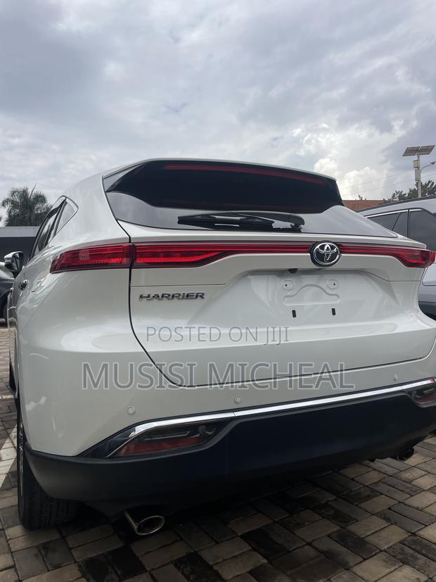 Toyota Harrier 2.0 2021 White