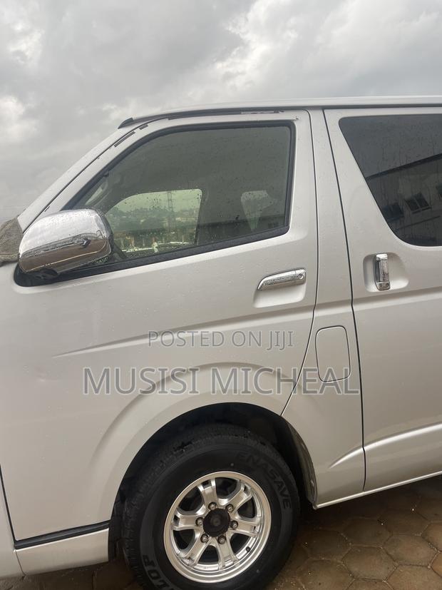 Toyota HiAce 2015 Silver