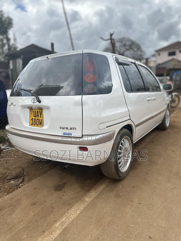 Toyota Raum 1997 White