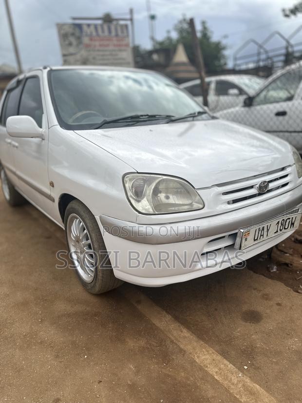 Toyota Raum 1997 White