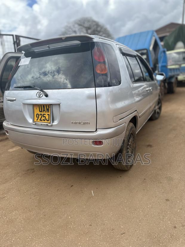 Toyota Raum 1997 Silver