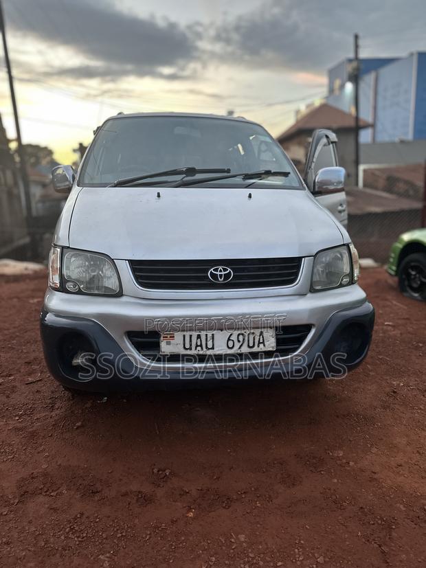 Toyota Noah 2002 Silver