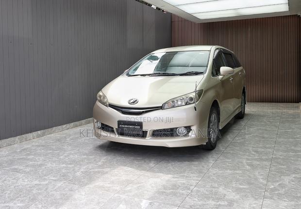 Toyota Wish 2013 Beige