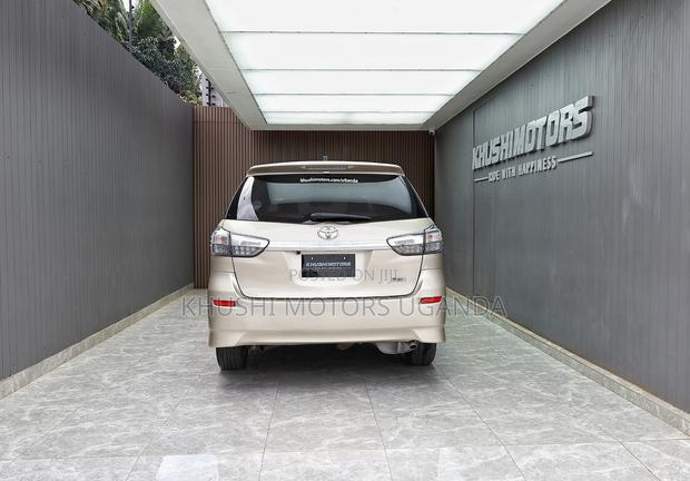 Toyota Wish 2013 Beige