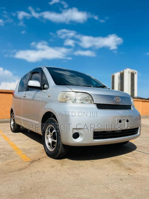 Toyota Porte 1.3 FWD 2007 Silver