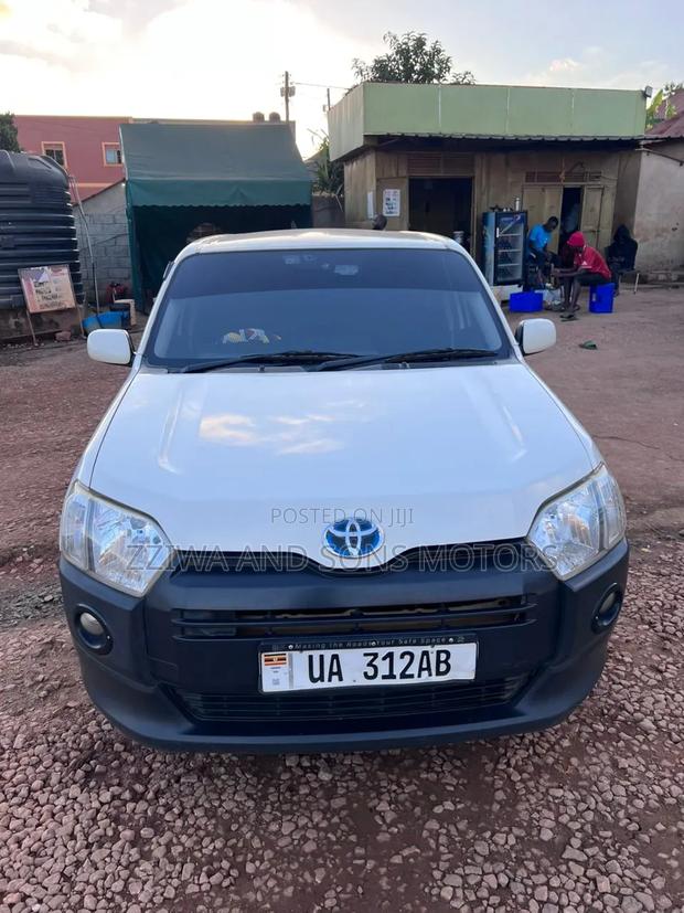 Toyota Probox 1.5 Hybrid DX Comfort 2019 White