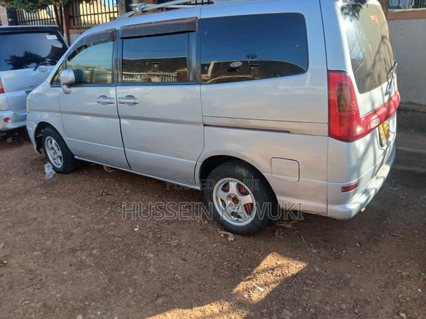 Nissan Serena 2004 Silver