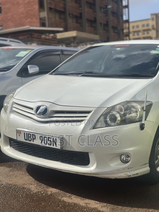 Toyota Auris 2010 White