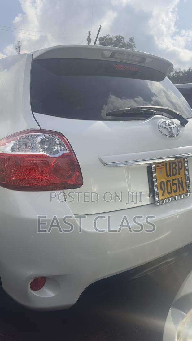 Toyota Auris 2010 White