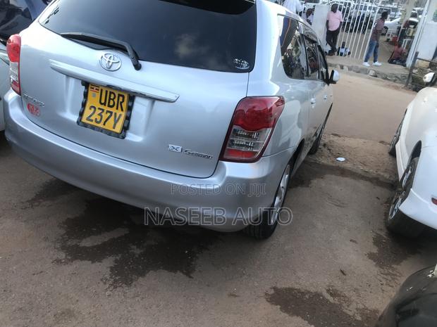 Toyota Corolla Fielder 2010 Silver