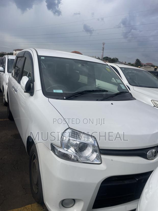 Toyota Sienta 1.5 FWD 2012 White