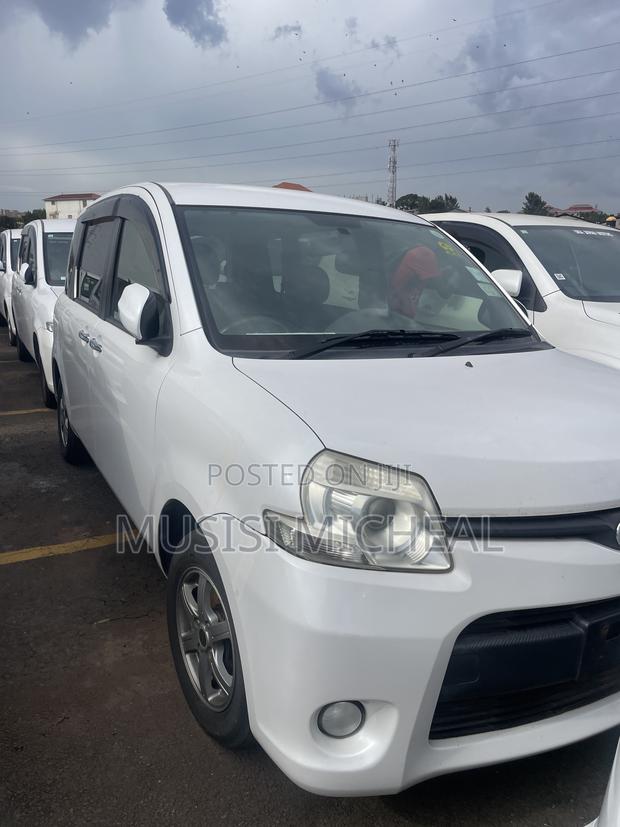 Toyota Sienta 1.5 FWD 2012 White