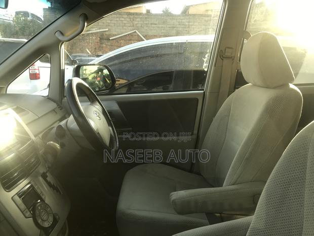 Toyota Noah 2008 Silver