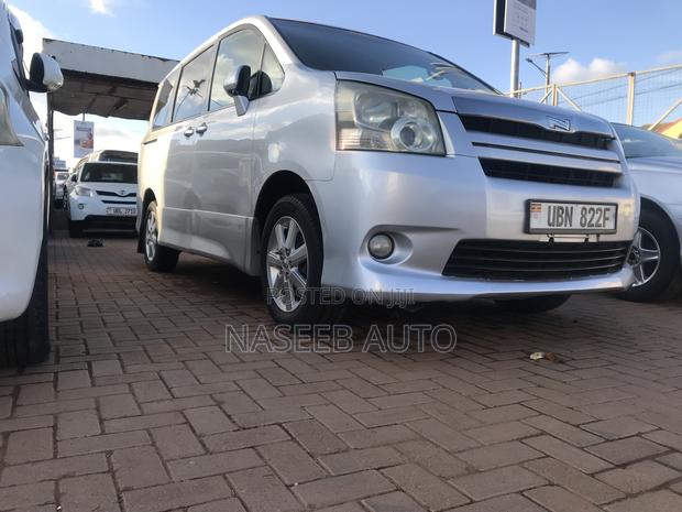 Toyota Noah 2008 Silver