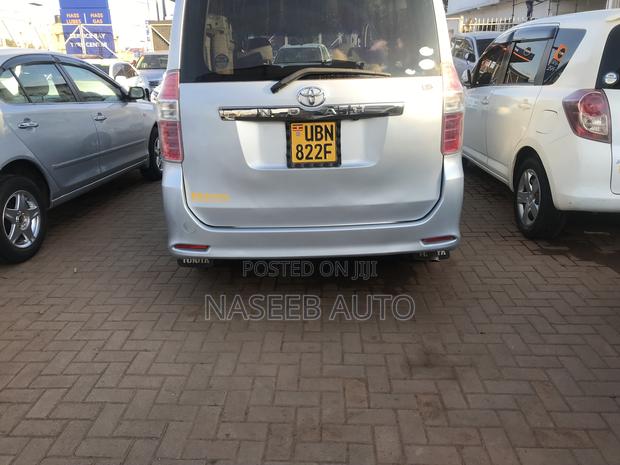 Toyota Noah 2008 Silver