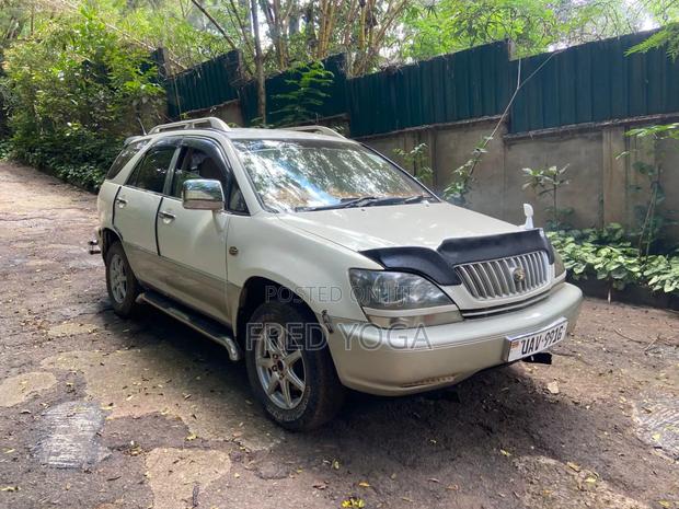 Toyota Harrier 2.2 16V 2002 White