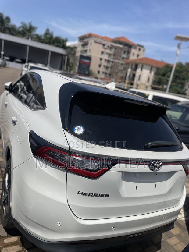 Toyota Harrier 2.0 2017 White
