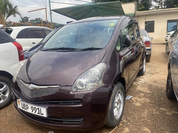 Toyota Ractis 2012 Purple