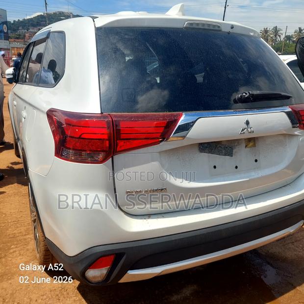 Mitsubishi Outlander 2017 Off white