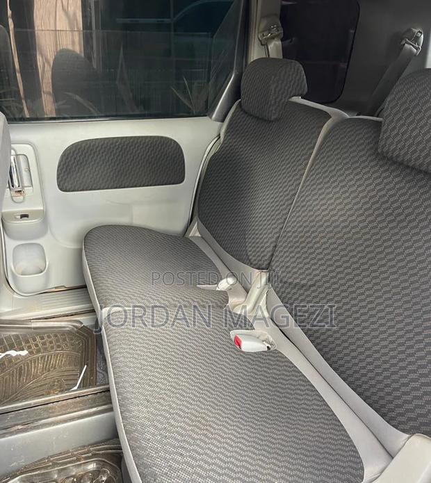 Toyota Sienta 1.5 FWD 2010 Silver