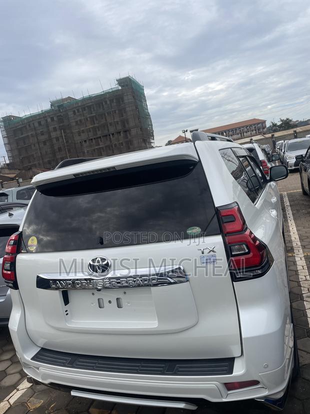 Toyota Land Cruiser Prado 2.8 2018 White