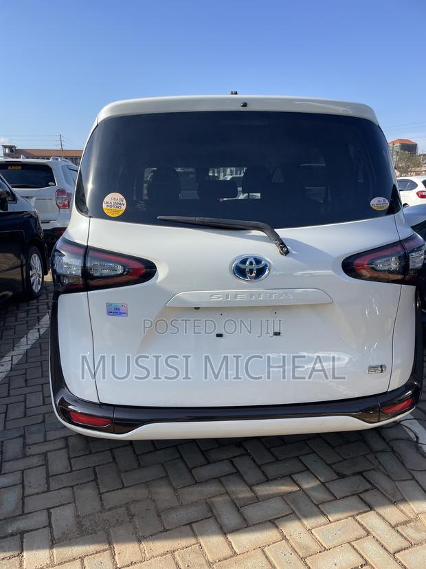 Toyota Sienta 1.5 FWD (6-seater) 2017 White
