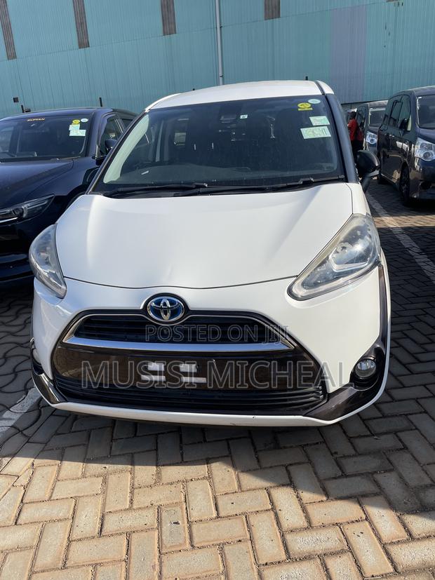 Toyota Sienta 1.5 FWD (6-seater) 2017 White