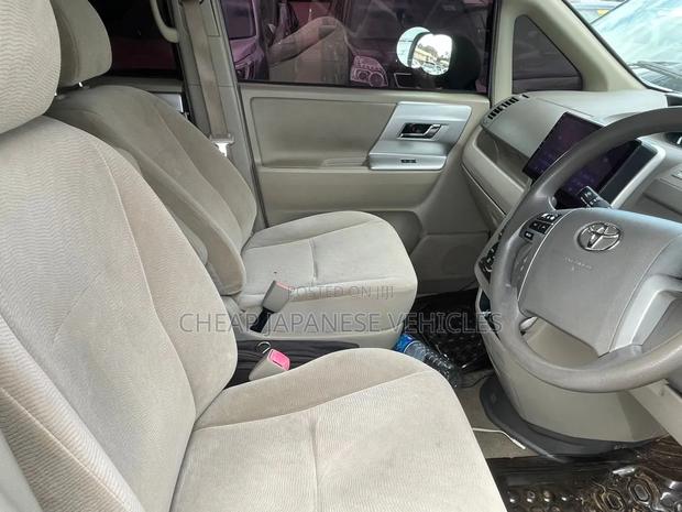 Toyota Noah 2.0 158hp FWD (8 Seater) 2012 Teal