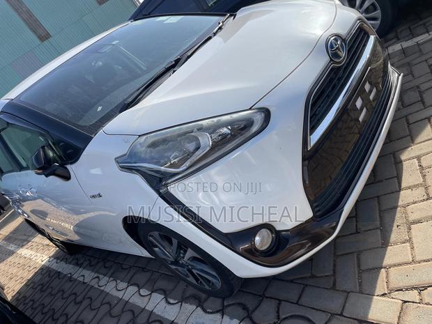 Toyota Sienta 1.5 FWD (6-seater) 2017 White
