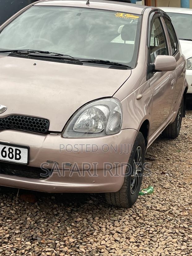 Toyota Vitz 2000 Pink