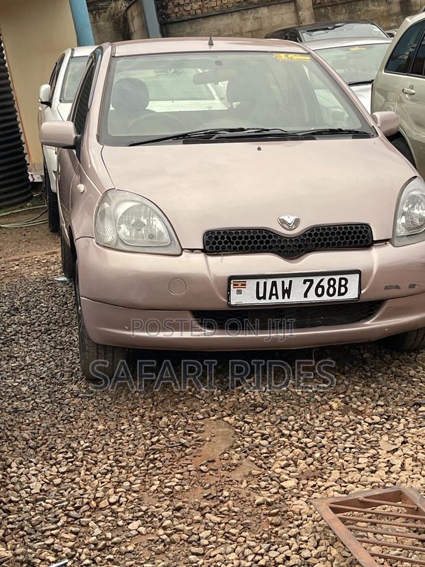 Toyota Vitz 2000 Pink