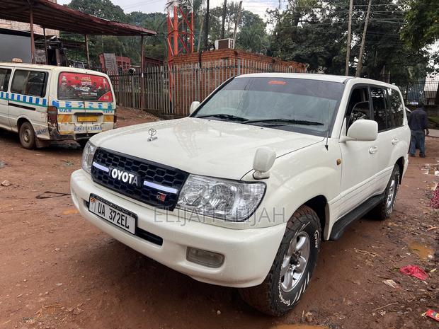 Toyota Land Cruiser Prado 4.0 Petrol TX-L 2006 White