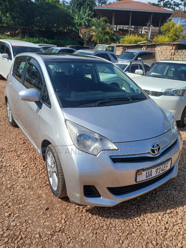 Toyota Ractis 1.3 FWD 2015 Silver