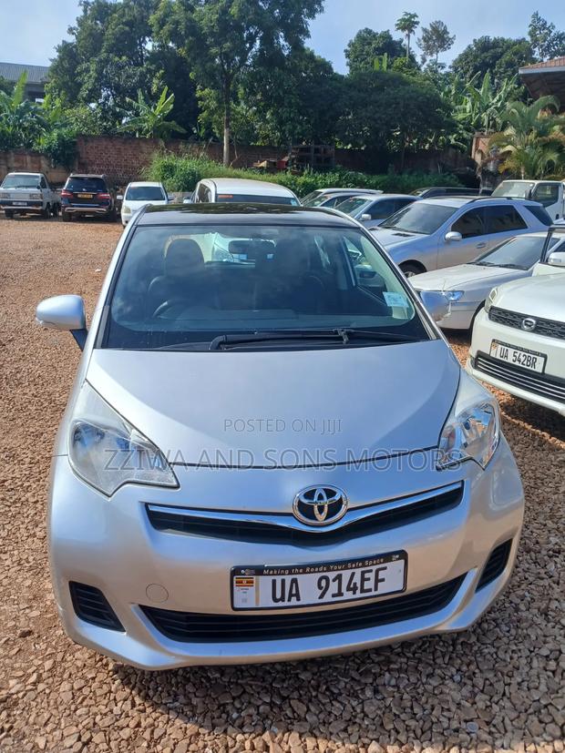Toyota Ractis 1.3 FWD 2015 Silver