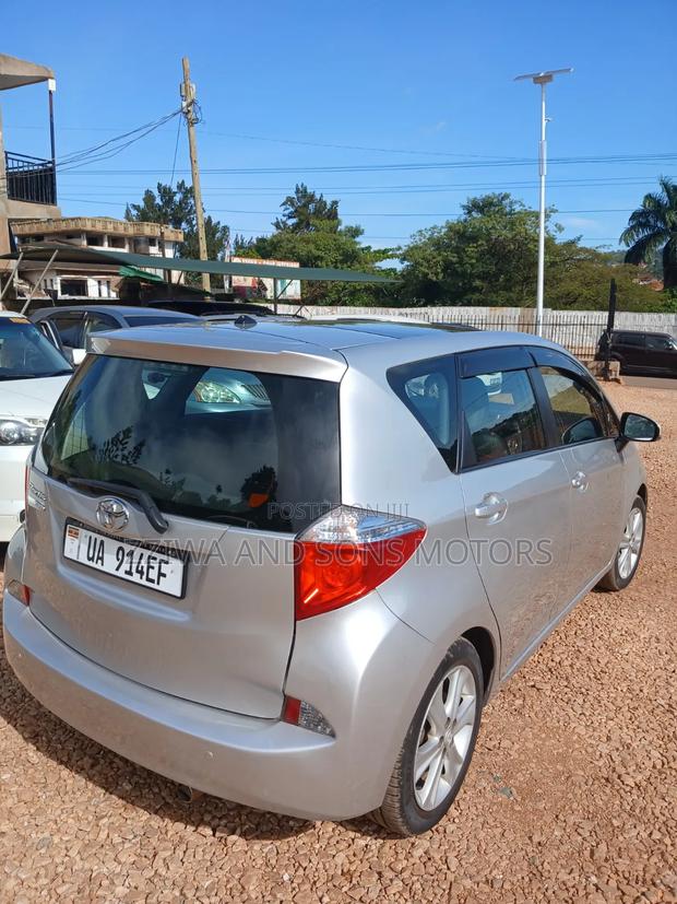 Toyota Ractis 1.3 FWD 2015 Silver