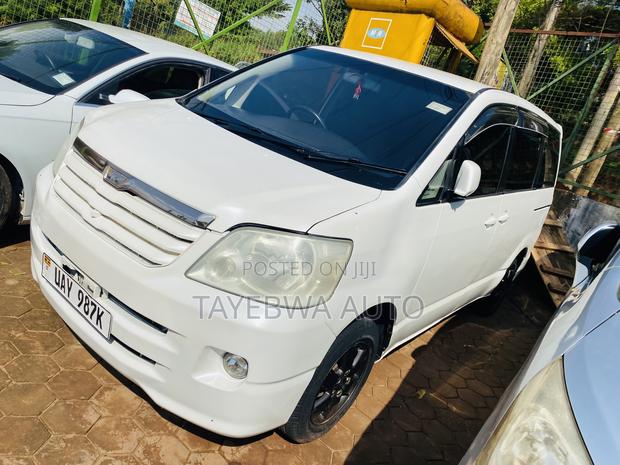 Toyota Noah 2003