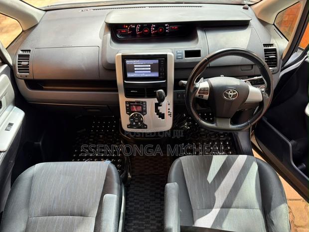 Toyota Noah 2012 White