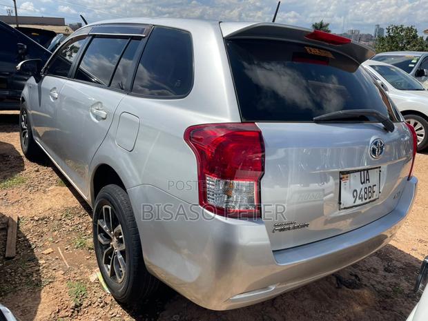 Toyota Corolla Fielder 1.5 Hybrid FWD 2014 Silver