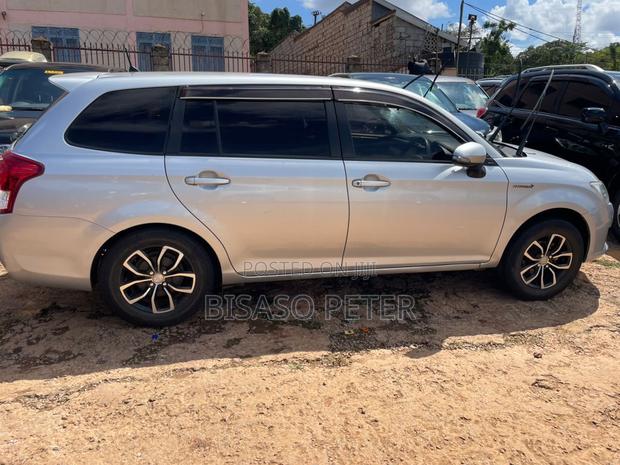 Toyota Corolla Fielder 1.5 Hybrid FWD 2014 Silver