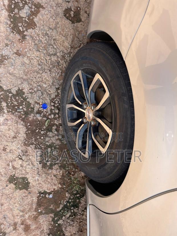 Toyota Corolla Fielder 1.5 Hybrid FWD 2014 Silver