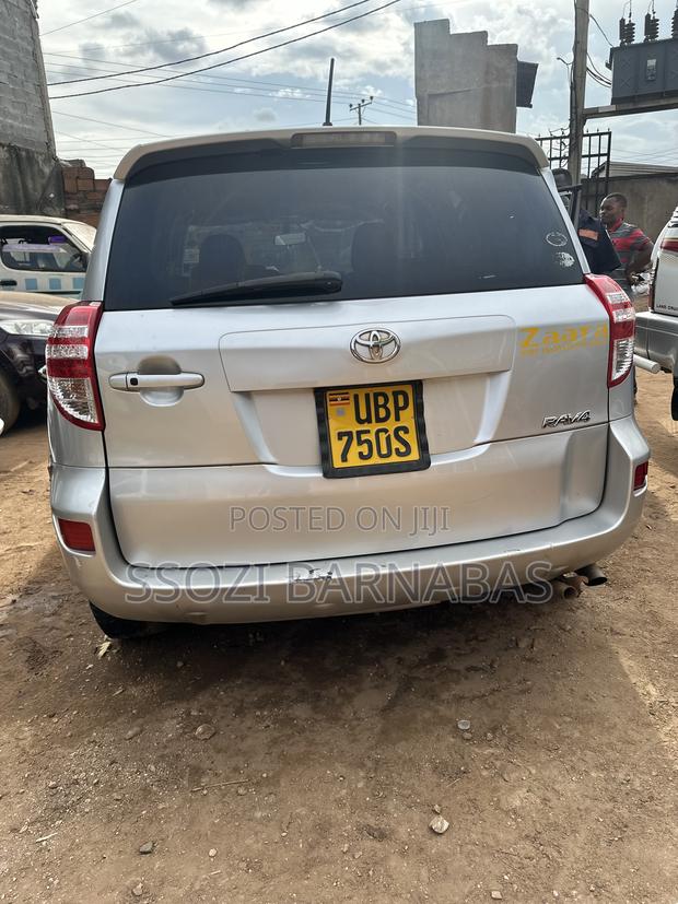 Toyota RAV4 2010 Silver