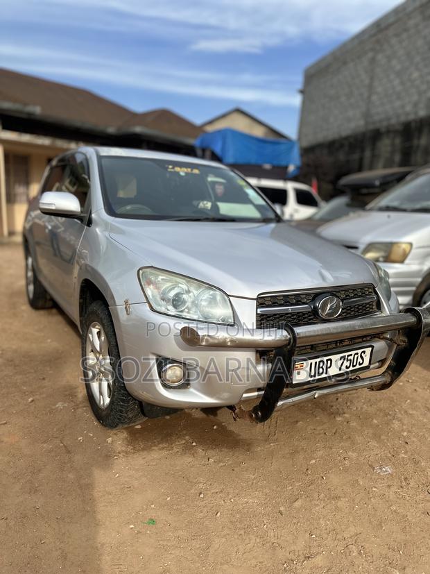 Toyota RAV4 2010 Silver