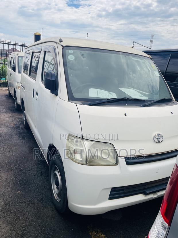 Toyota Noah 2012 White