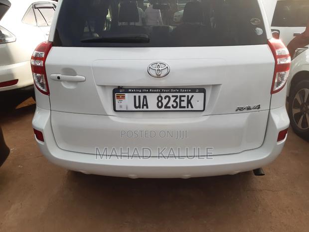 Toyota RAV4 2010 White