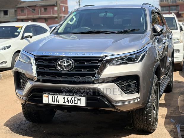 Toyota Fortuner 2.8 D AWD 2018 Silver
