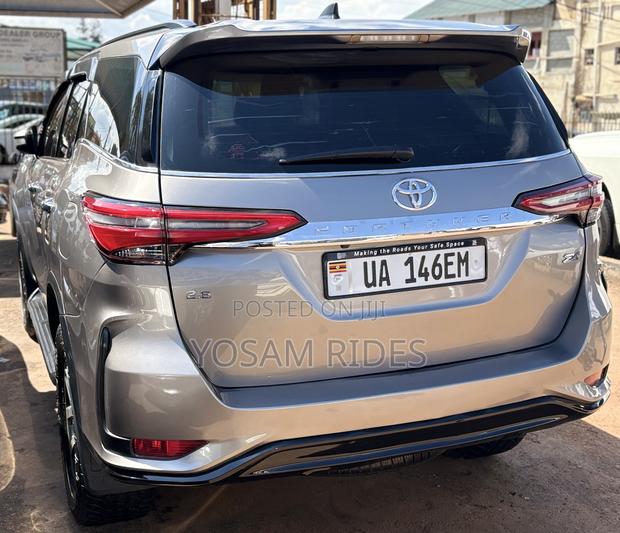 Toyota Fortuner 2.8 D AWD 2018 Silver